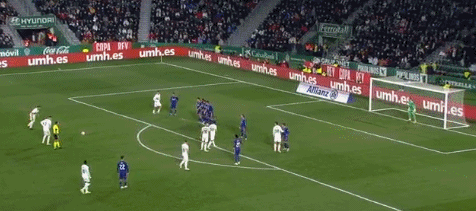 记者：米兰将与莱万经纪人会面讨论转会，伊布支持这一交易